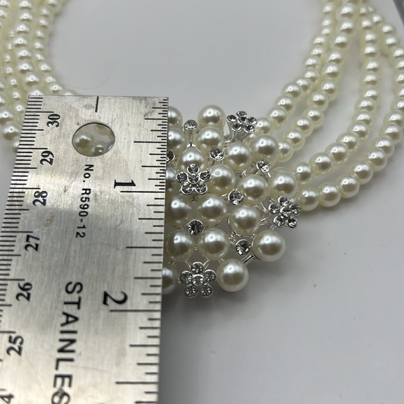 Faux Pearl and Rhinestone Pendant Necklace and matching pierced Earrings - Picture 13 of 13